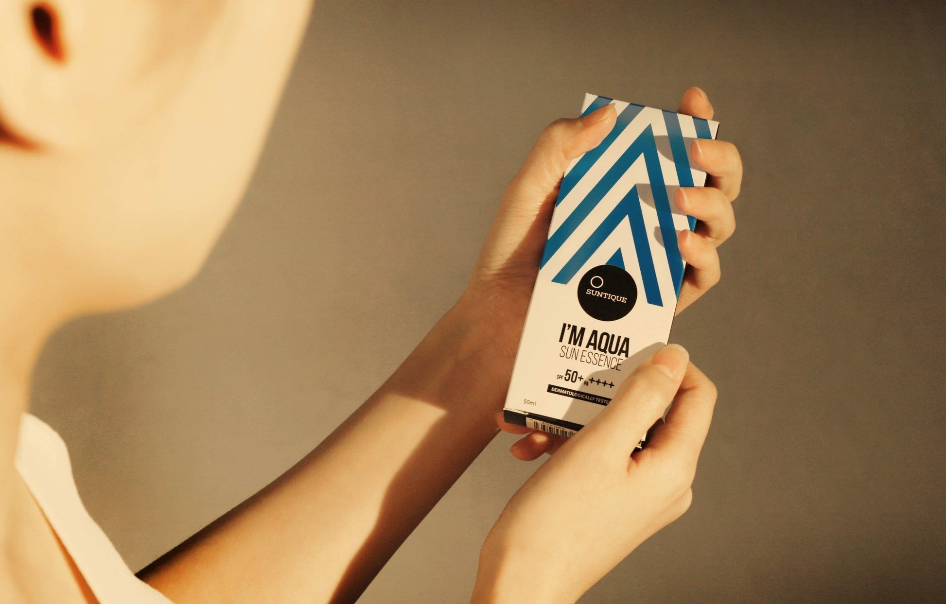 Suntique I'm Aqua Sun Essence - San Ha Co